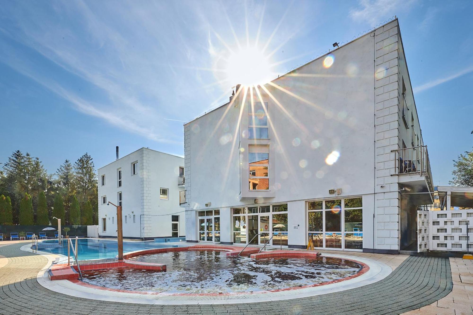 Hotel Silver Hajduszoboszlo Ngoại thất bức ảnh
