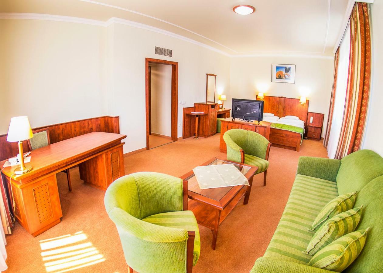 Hotel Silver Hajduszoboszlo Ngoại thất bức ảnh
